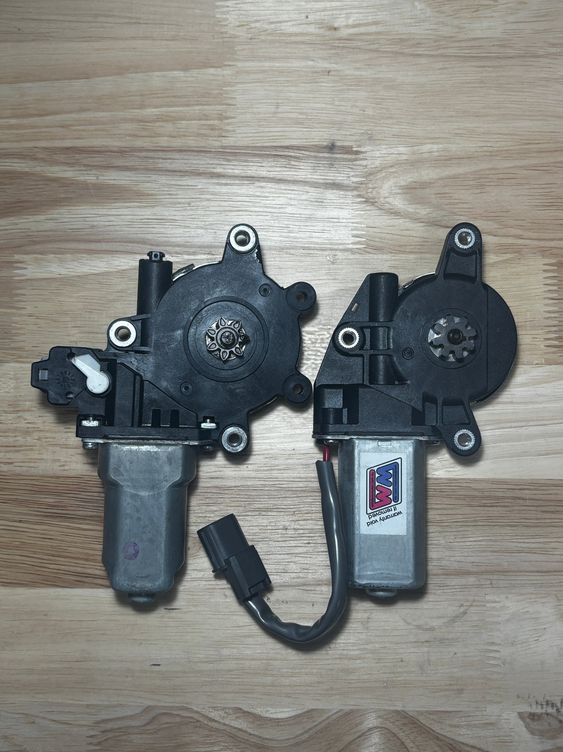 Image showing an 8 tooth Subaru window motor and an 8 tooth aftermarket window motor