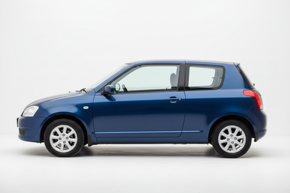 Suzuki Swift hatchback older generation vehicle image